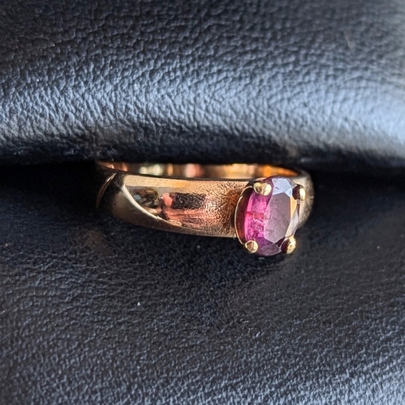 Genuine Ruby 18k Gold Ring - Picture 7 of 11